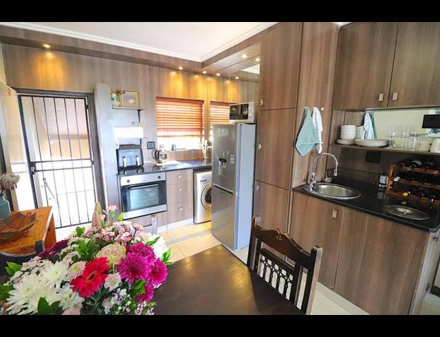 2 BEDROOM PROPERTY TO RENT IN LONEHILL